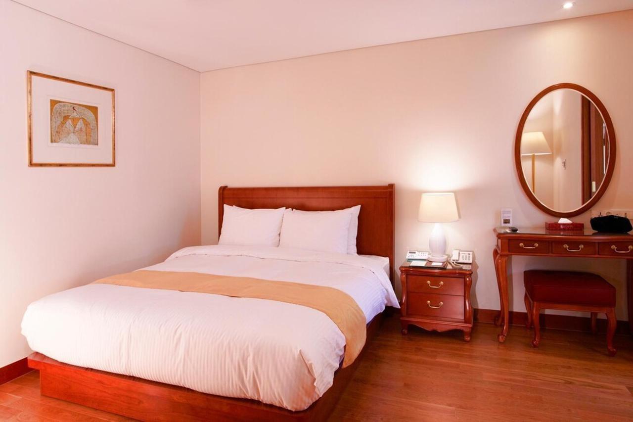 Sejong Hotel Seoul Myeongdong Екстериор снимка