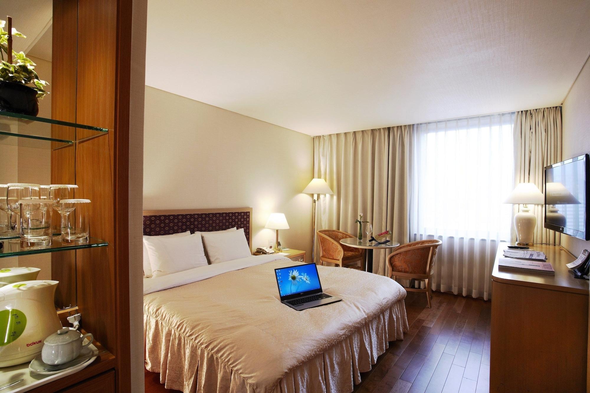 Sejong Hotel Seoul Myeongdong Екстериор снимка